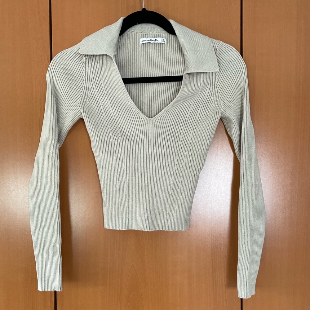 Abercrombie & Fitch cropped sweater